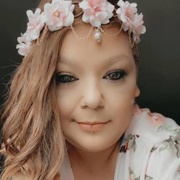 Meet your Posher, Vicky - Picture 1 of 1